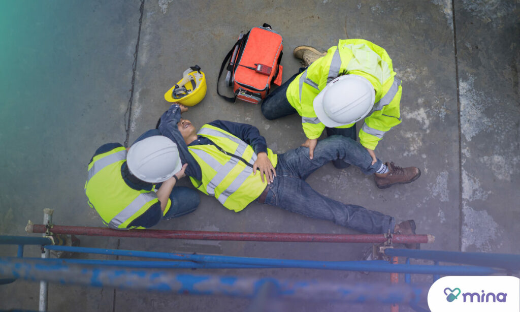 Los riesgos laborales más comunes son los accidentes mecánicos en la industria.  