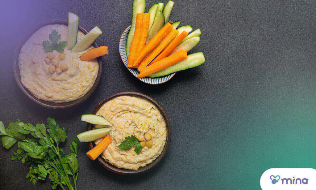 Bocadillos de hummus y verduras. 